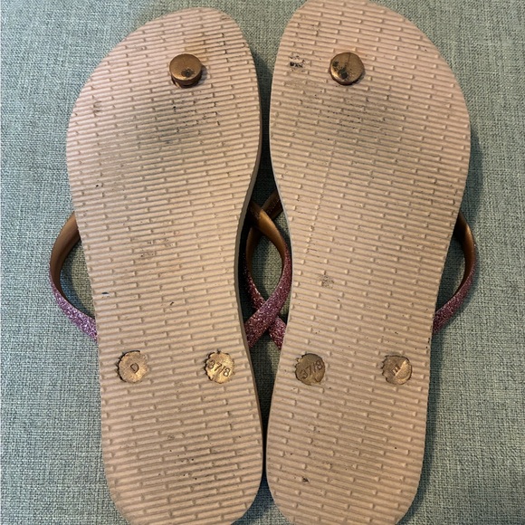 Havaianas rose gold glitter flip flops. Size 7/8. - Picture 5 of 6